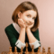 Kind spielt Schach