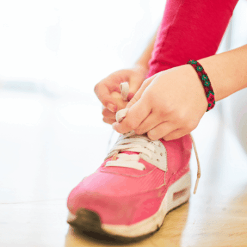 10 Alltagskompetenzen, die dein Grundschulkind stark machen – und wie du es im Alltag liebevoll förderst